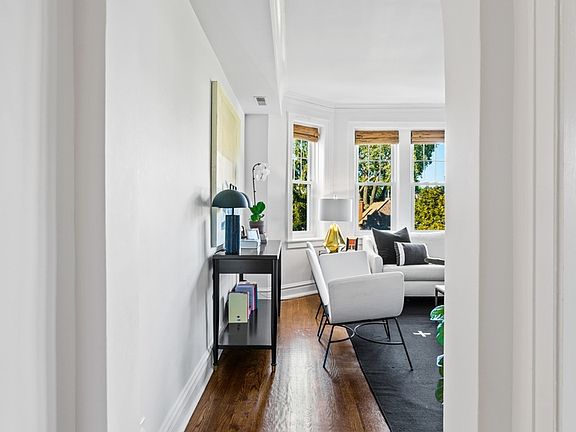 5th image of 1113 W Lill Ave #3E