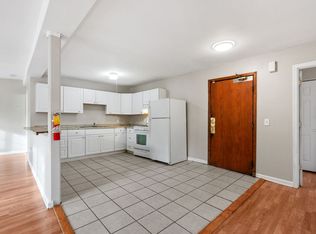 555-565 N Kent St #201, Saint Paul, MN 55103