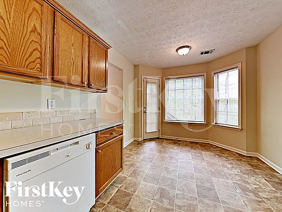 5th image of 8012 Mustang Ln