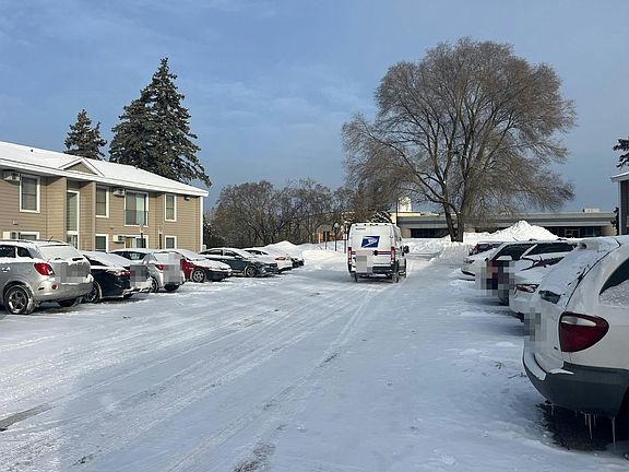 5th image of 910 6th St S APT 1