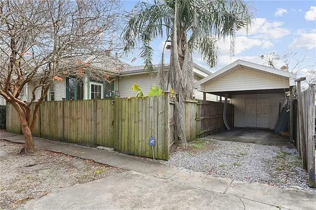 2738 Calhoun St — Photo 16