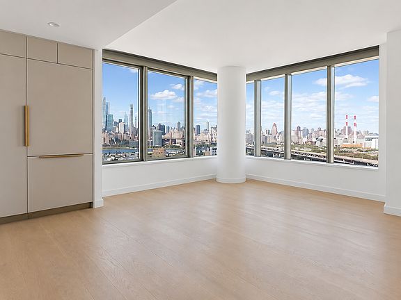 3rd image of 3 Court Sq #2802