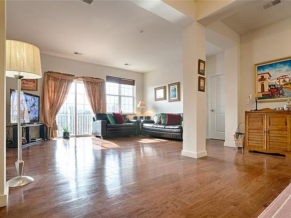 3rd image of 334 Pond Ln #3