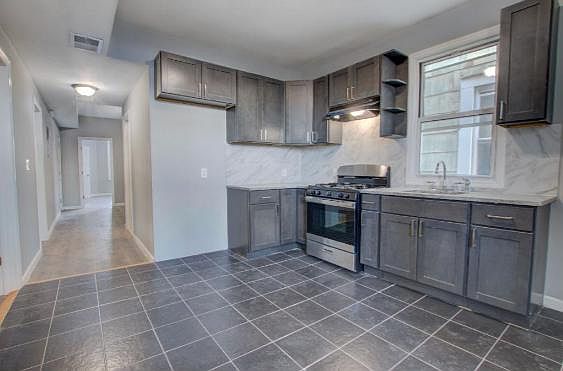 1st image of 74 Beverly St Floor 2