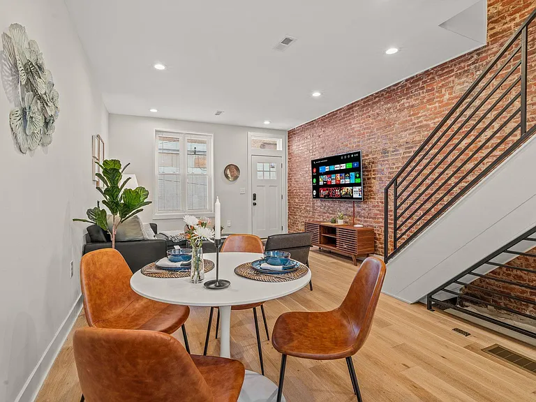 147 E Allen St — Photo 5