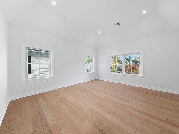 11 Vanderburgh Avenue, Larchmont, NY12.jpg