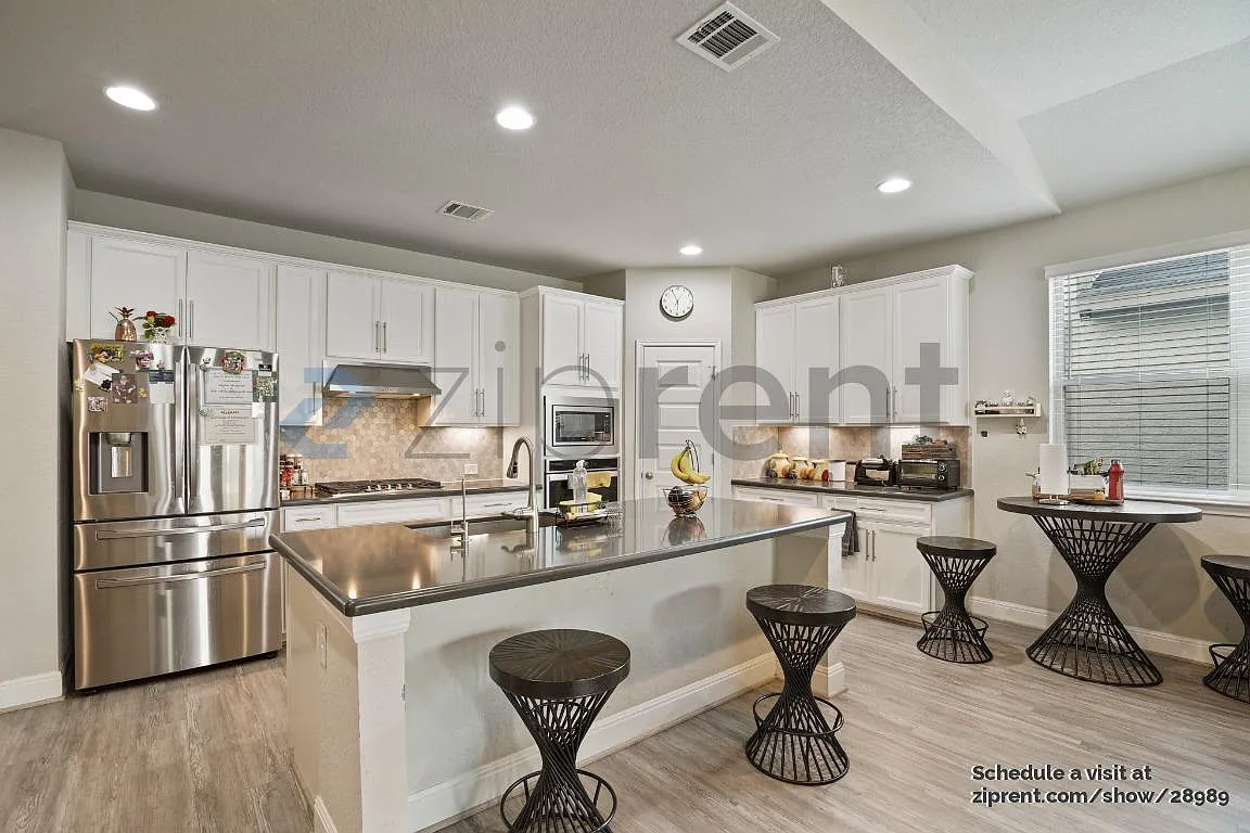 4 bed, 3.5 bath, 2780 sqft, $3,150 — Photo 3