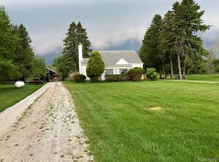 5893 Cribbins Rd, Avoca, MI 48006