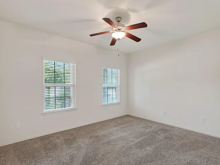 138 Meadow Grove Dr — Photo 32