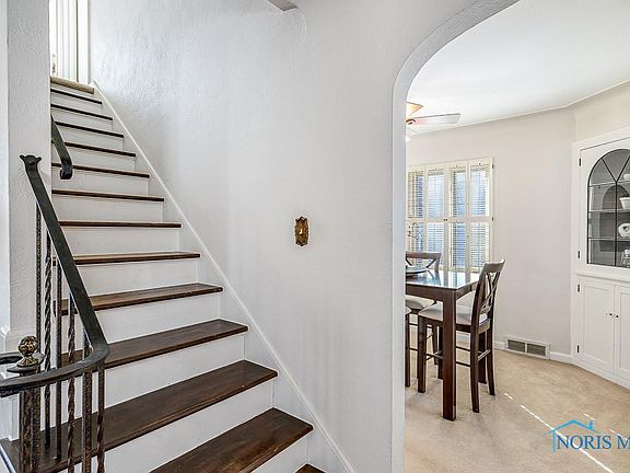 3rd image of 2421 Wildwood Blvd