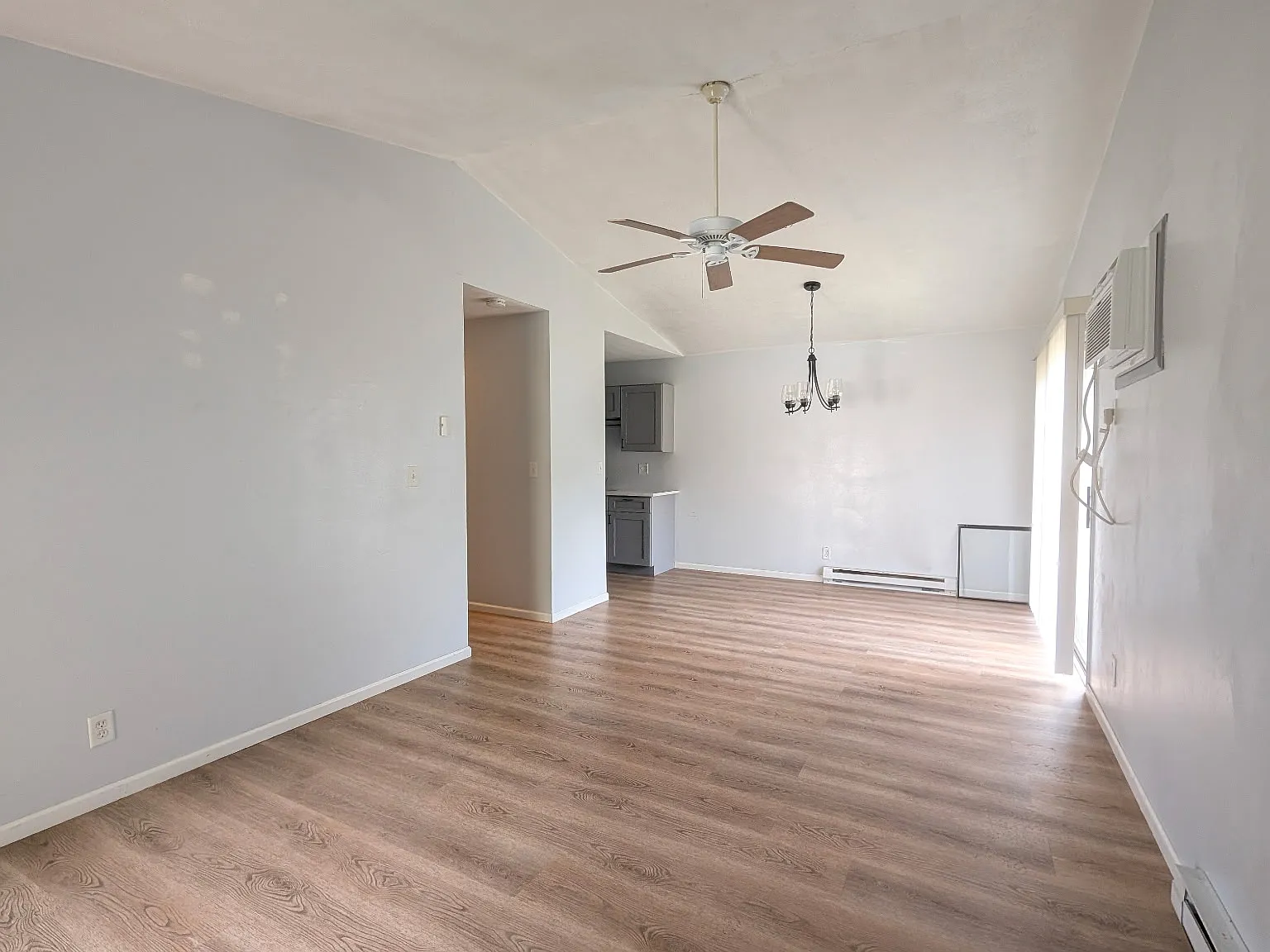 2 bed, 850 sqft, $1,400 — Photo 3