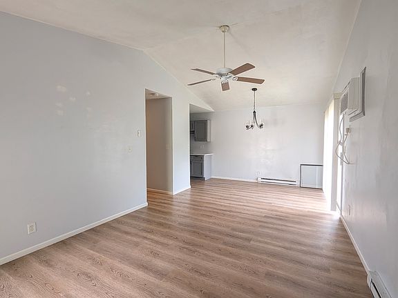 3rd image of 4142 Applewood Ln #4