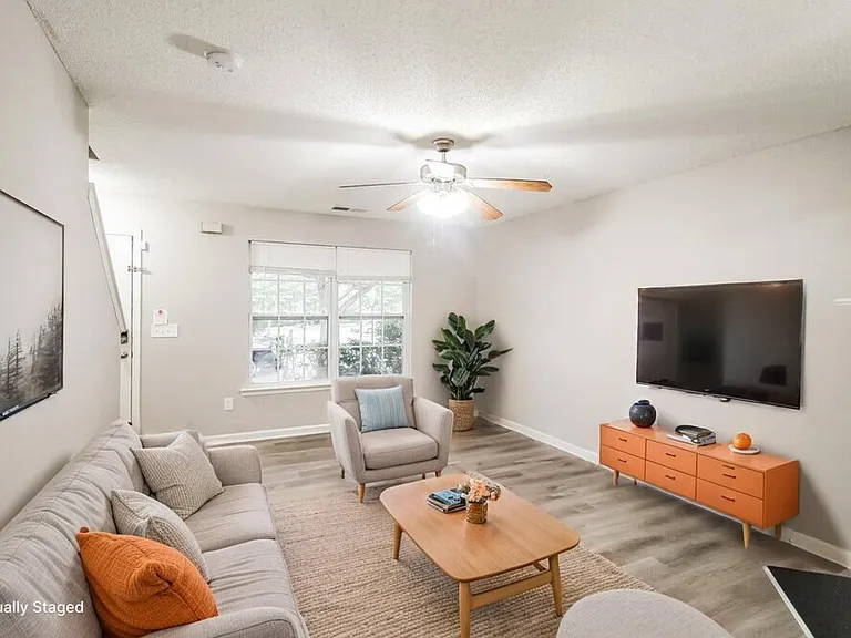 401 Kendall Ln — Photo 4