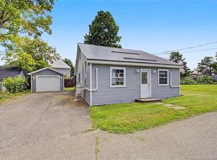 121 Charlotte St, Woodstock, NB E7M 1J9