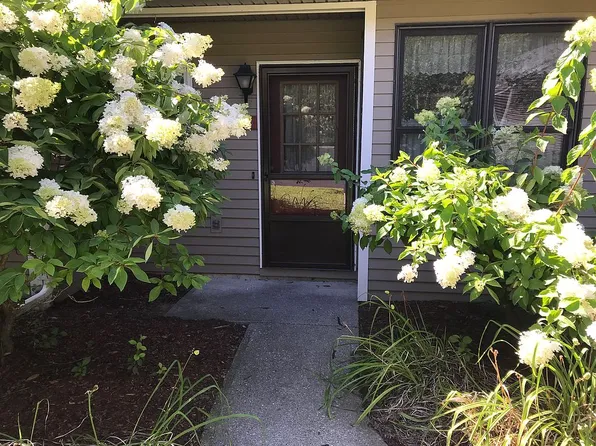 K11 Stonehedge Dr, South Burlington, VT 05403