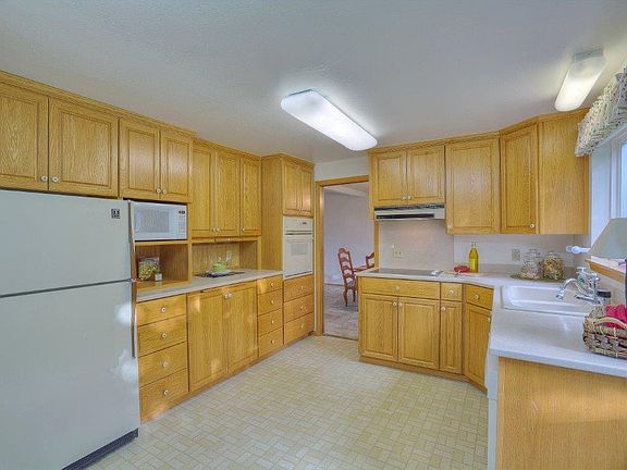 5th image of 10201 Wauna St SW