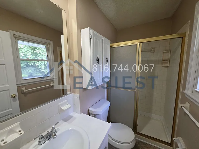 11335 E 72nd St — Photo 11