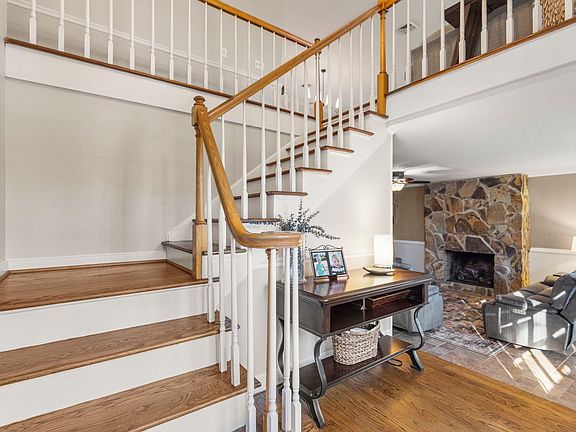 3rd image of 408 Camelot Dr