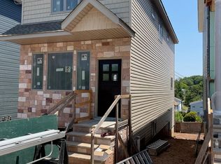 226 Fingerboard Rd, Staten Island, NY 10305