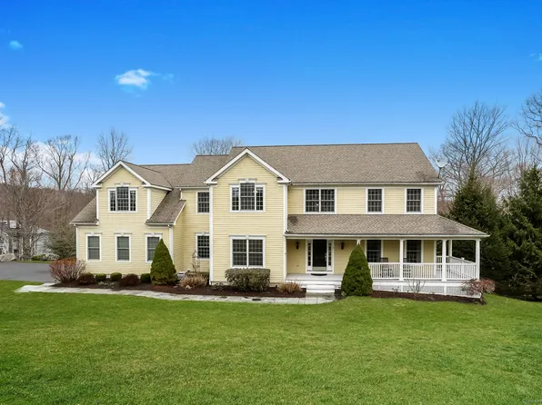8 Meridian Ridge Drive, Newtown, CT 06470