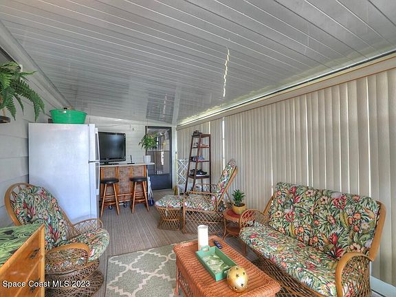 5th image of 802 Oleander Cir