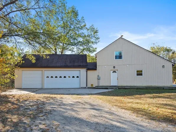 1067 Somers Rd, Lyons, MI 48851