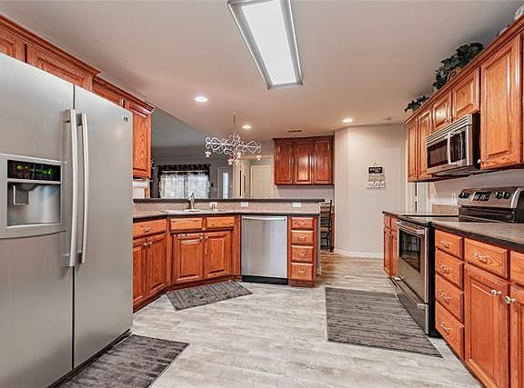 4th image of 100 Ryan Ln