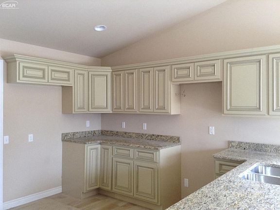 2nd image of 5118 Redwood Ln