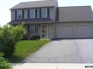 100 Pebble Beach Dr, Mount Wolf, PA 17347