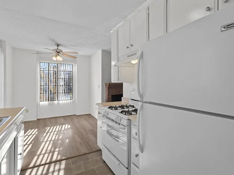 1254 S Saltair Ave #101 — Photo 10