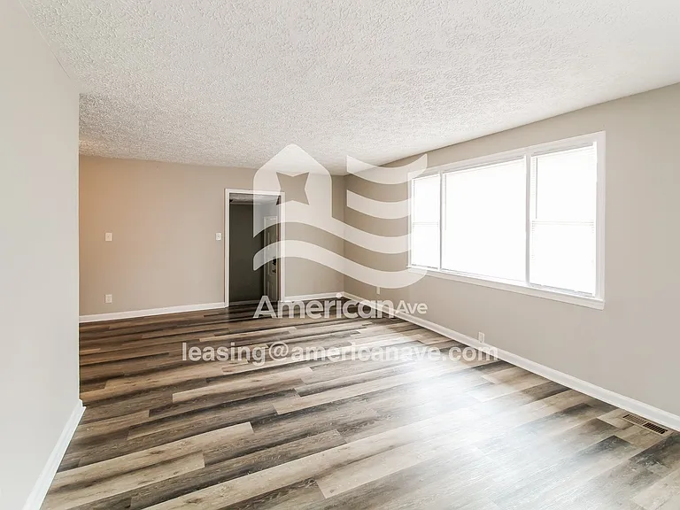 1557384_003_wm_-_living_room_13604789.jpg