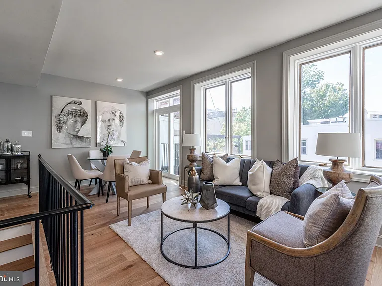 2100 Newport Pl NW #2 — Photo 1