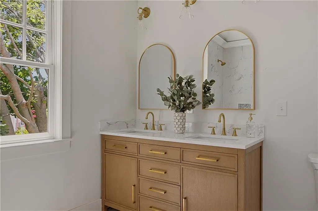 2 bed, 1.0 bath, 1354 sqft, $3,800 — Photo 3