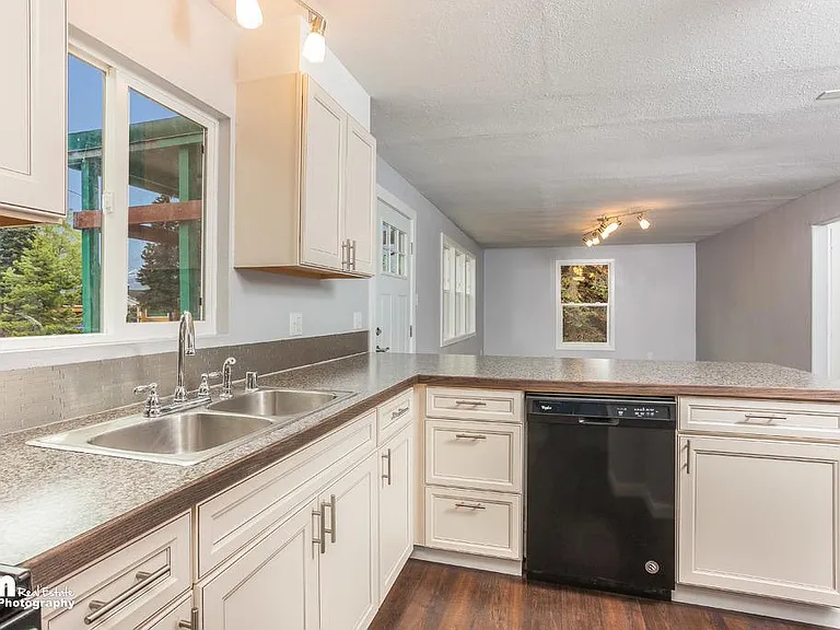 1528 Kinnikinnick St #B — Photo 3