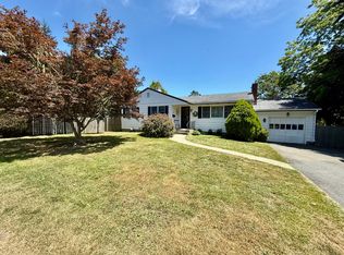 8 McCormick Rd, Newport, RI 02840