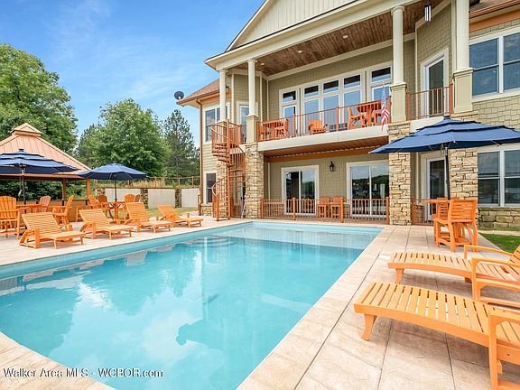 Image 4: Pool Side View