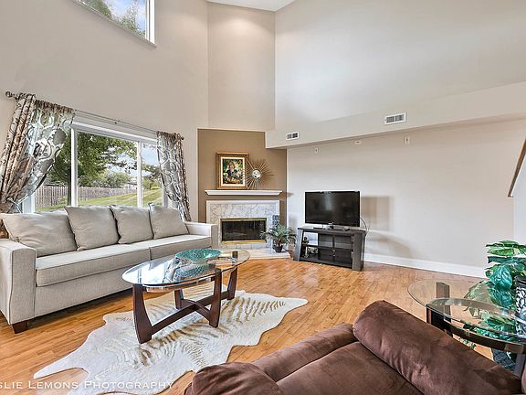 3rd image of 903 Jordan Ct
