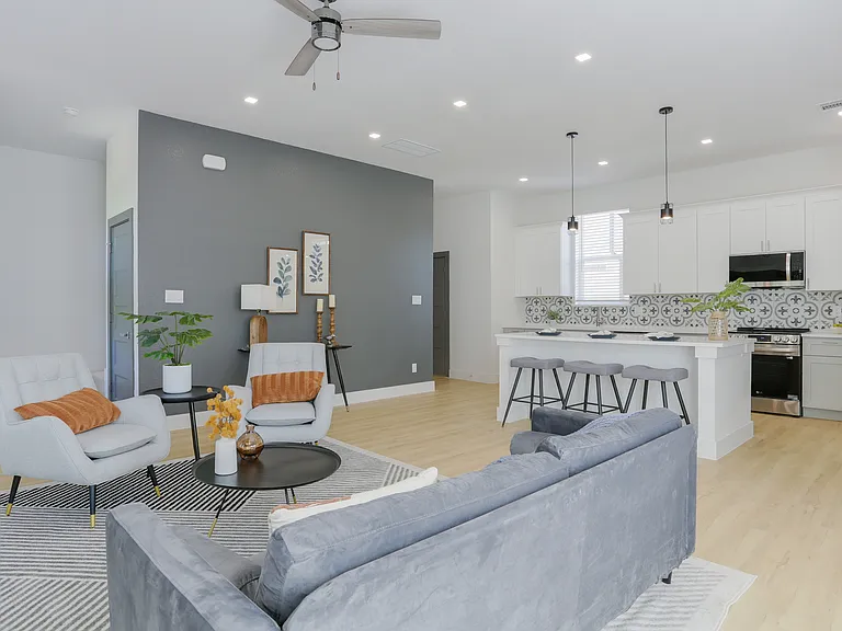 2805 Weisenberger St #503 — Photo 9