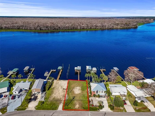 158 Beechers Point Dr, Welaka, FL 32193