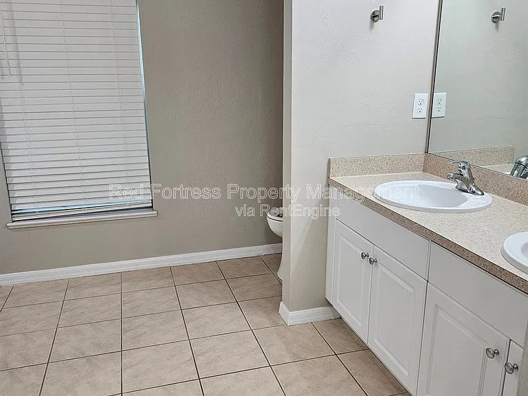 1138 NW 15th Ter — Photo 10
