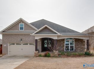 6816 Breyerton Way SE, Owens Cross Roads, AL 35763