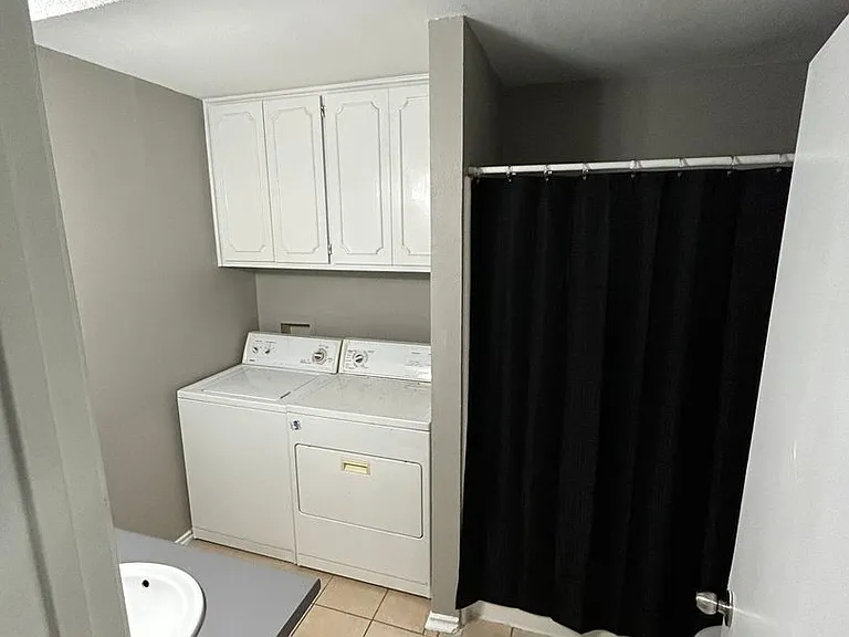 404 Jordan Ln — Photo 9