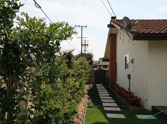 4th image of 18203 Manhattan Pl