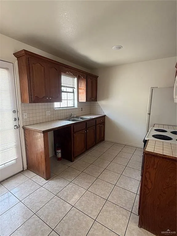 2 bed, 2.0 bath, 4800 sqft, $850 — Photo 3