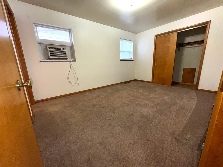 573 N Walnut St #W — Photo 8