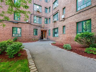 1501 Metropolitan Avenue, Bronx, NY, 10462