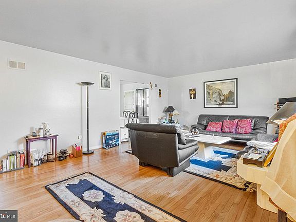 2nd image of 4605 Westridge Pl