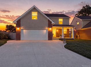 1656 Harvard Dr, Madison Heights, MI 48071