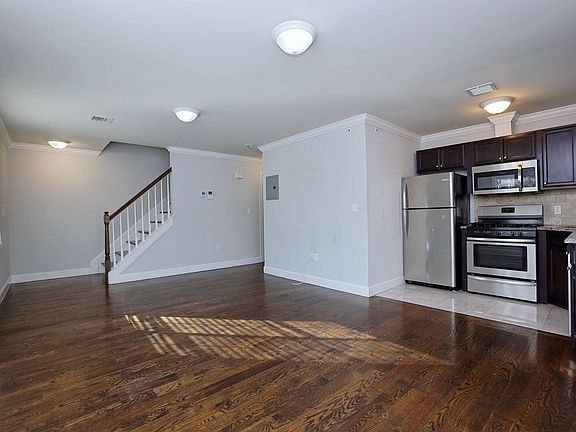 5th image of 4077 Victory Blvd #B