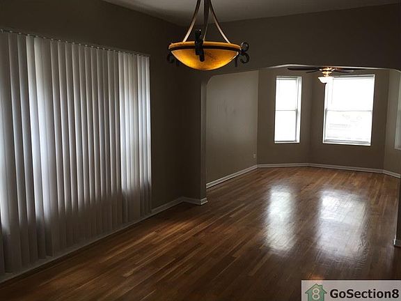 3rd image of 6411 S Artesian Ave #2